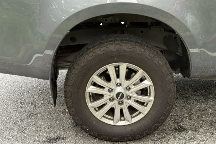 Used Isuzu D-MAX 2023 2.5T Automatic 4x4 Diesel Flagship Long Wheelbase Model Exterior 1