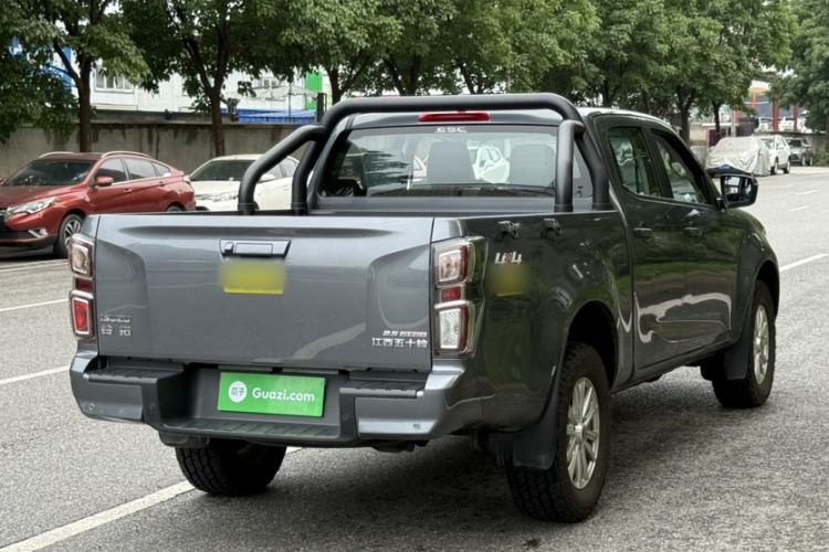 Used Isuzu D-MAX 2023 2.5T Automatic 4x4 Diesel Flagship Long Wheelbase Model Exterior 2