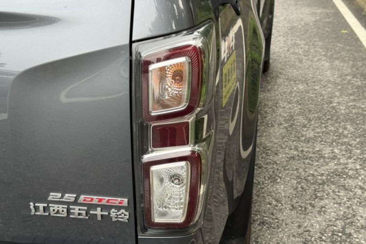 Used Isuzu D-MAX 2023 2.5T Automatic 4x4 Diesel Flagship Long Wheelbase Model Exterior 9