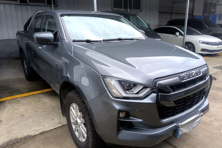 Used Isuzu D-MAX 2023 2.5T Automatic 4x4 Diesel Flagship Long Wheelbase Model Front Right 45 Deg