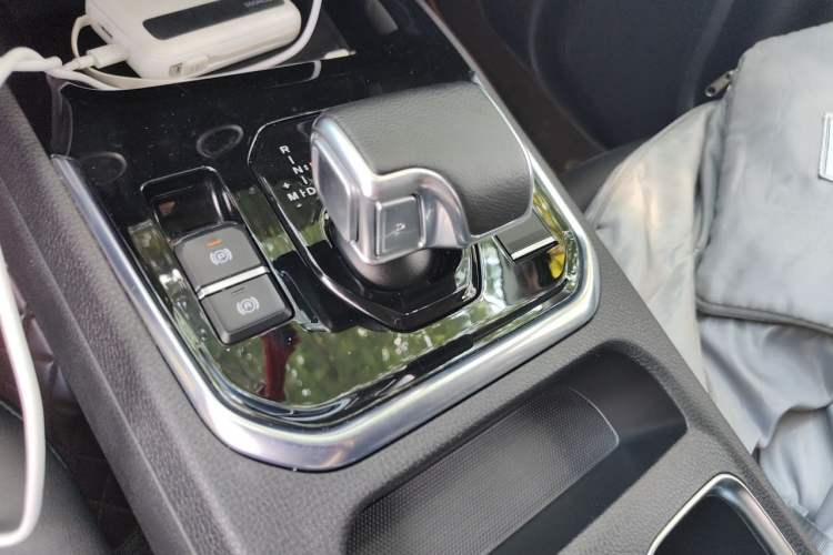Used Isuzu D-MAX 2023 2.5T Automatic Two-Wheel Drive Diesel Navigation Edition Long Wheelbase Gear Lever