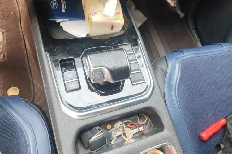 Used Isuzu D-MAX 2023 2.5T Automatic 4x4 Diesel Flagship Version Standard Wheelbase Gear Lever