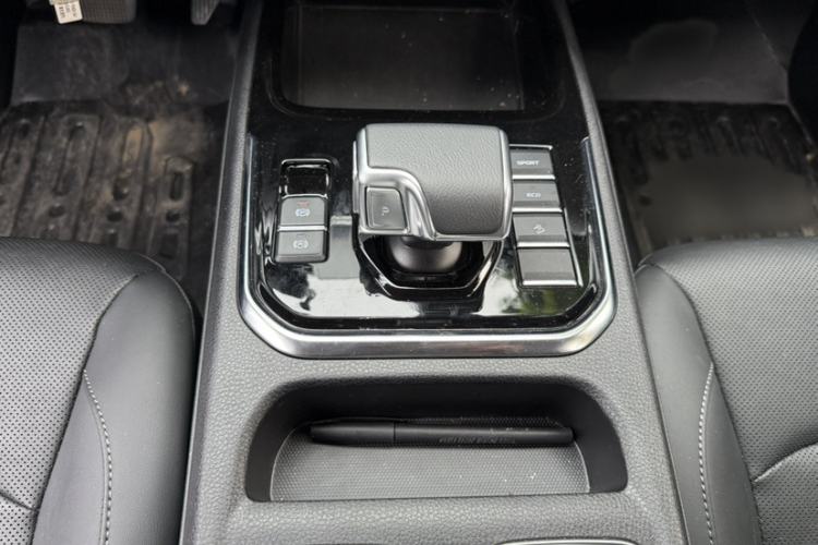 Used Isuzu D-MAX 2023 2.5T Automatic 4x4 Diesel Flagship Long Wheelbase Model Gear Lever
