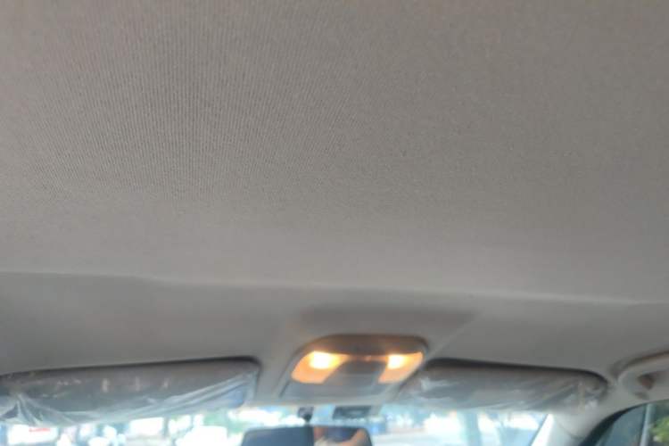 Used Isuzu D-MAX 2023 2.5T Automatic 4x4 Diesel Flagship Version Standard Wheelbase Headliner