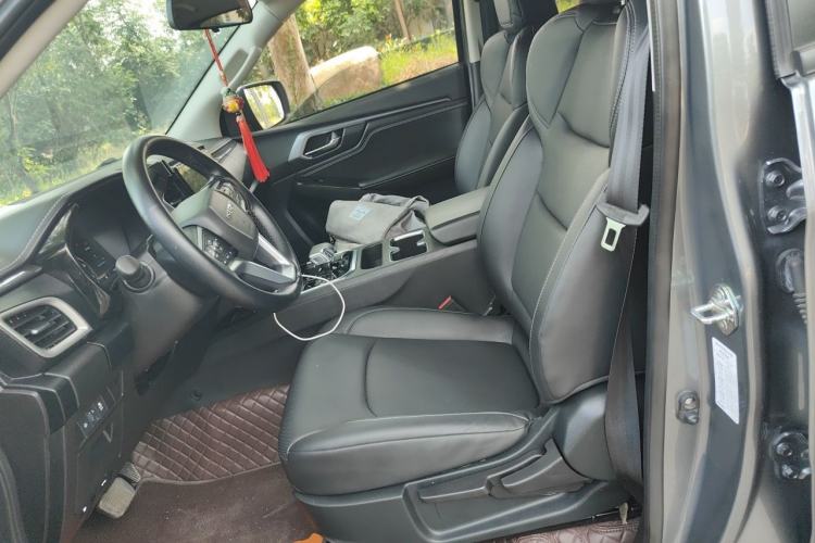 Used Isuzu D-MAX 2023 2.5T Automatic Two-Wheel Drive Diesel Navigation Edition Long Wheelbase Left Front Seat