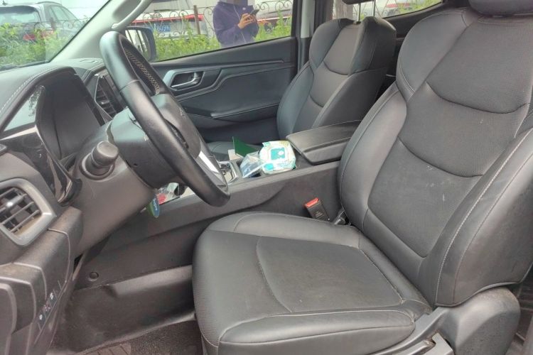 Used Isuzu D-MAX 2023 2.5T Automatic Two-Wheel Drive Diesel Navigation Edition Long Wheelbase Left Front Seat