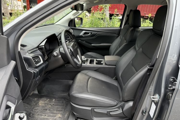 Used Isuzu D-MAX 2023 2.5T Automatic 4x4 Diesel Flagship Long Wheelbase Model Left Front Seat