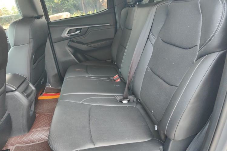 Used Isuzu D-MAX 2023 2.5T Automatic Two-Wheel Drive Diesel Navigation Edition Long Wheelbase Left Rear Seat