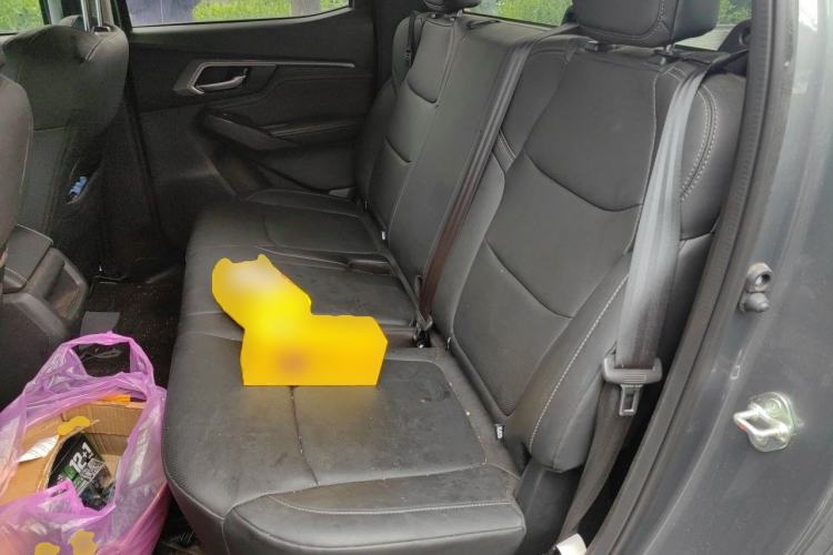 Used Isuzu D-MAX 2023 2.5T Automatic Two-Wheel Drive Diesel Navigation Edition Long Wheelbase Left Rear Seat