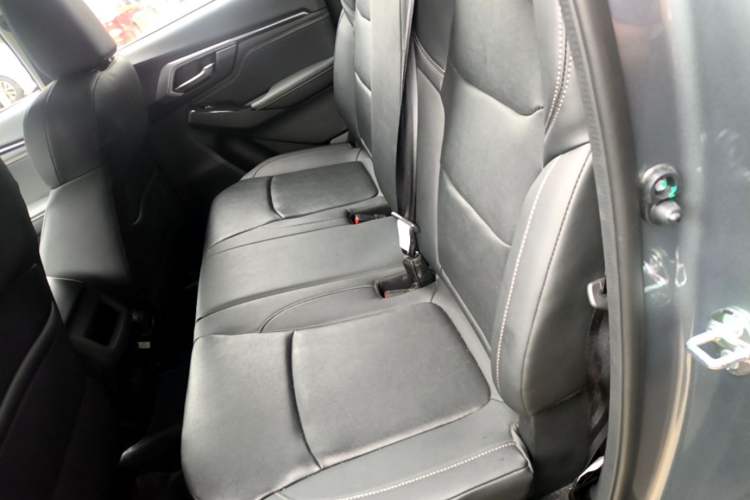 Used Isuzu D-MAX 2023 2.5T Automatic 4x4 Diesel Flagship Long Wheelbase Model Left Rear Seat