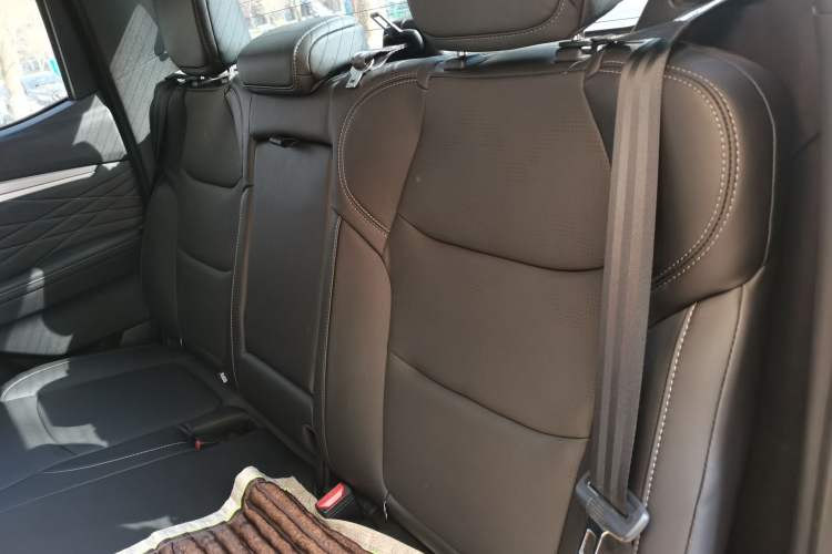Used Isuzu D-MAX 2023 1.9T Automatic All-Wheel Drive V-CROSS Yue Ling Trim Left Rear Seat