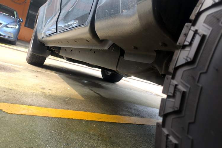 Used Isuzu D-MAX 2023 2.5T Automatic 4x4 Diesel Flagship Long Wheelbase Model Left Side Sill