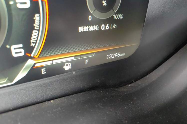 Used Isuzu D-MAX 2023 2.5T Automatic Two-Wheel Drive Diesel Navigation Edition Long Wheelbase Odometer Close Up