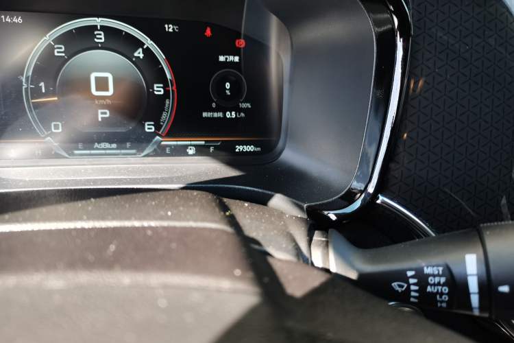 Used Isuzu D-MAX 2023 1.9T Automatic All-Wheel Drive V-CROSS Yue Ling Trim Odometer Close Up