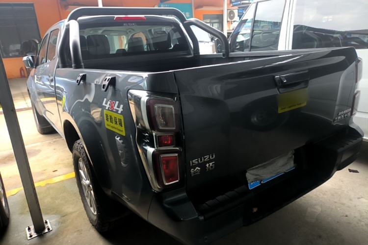 Used Isuzu D-MAX 2023 2.5T Automatic 4x4 Diesel Flagship Long Wheelbase Model Rear Left 45 Deg