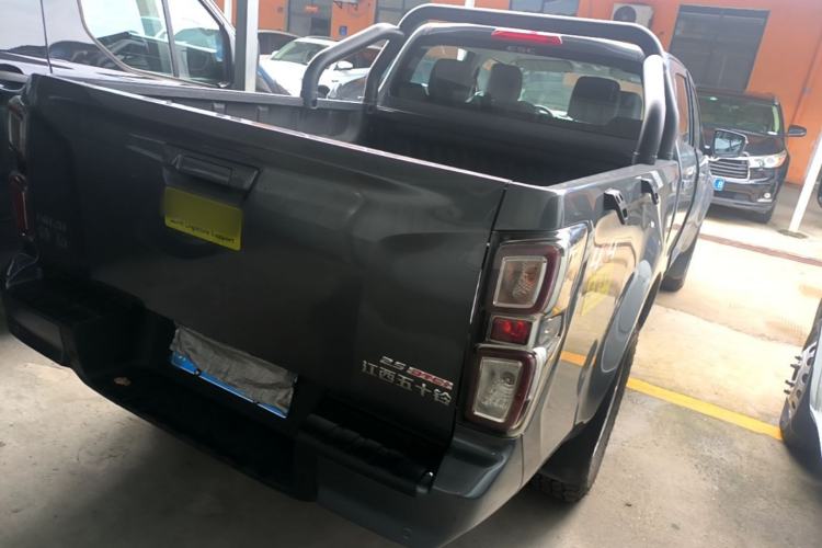 Used Isuzu D-MAX 2023 2.5T Automatic 4x4 Diesel Flagship Long Wheelbase Model Rear Right 45 Deg
