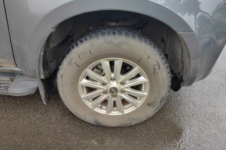 Used Isuzu D-MAX 2023 2.5T Automatic Two-Wheel Drive Diesel Navigation Edition Long Wheelbase Right Front Wheel Hub