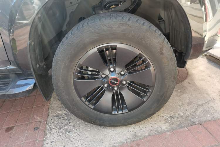 Used Isuzu D-MAX 2023 1.9T Automatic All-Wheel Drive V-CROSS Yue Ling Trim Right Front Wheel Hub
