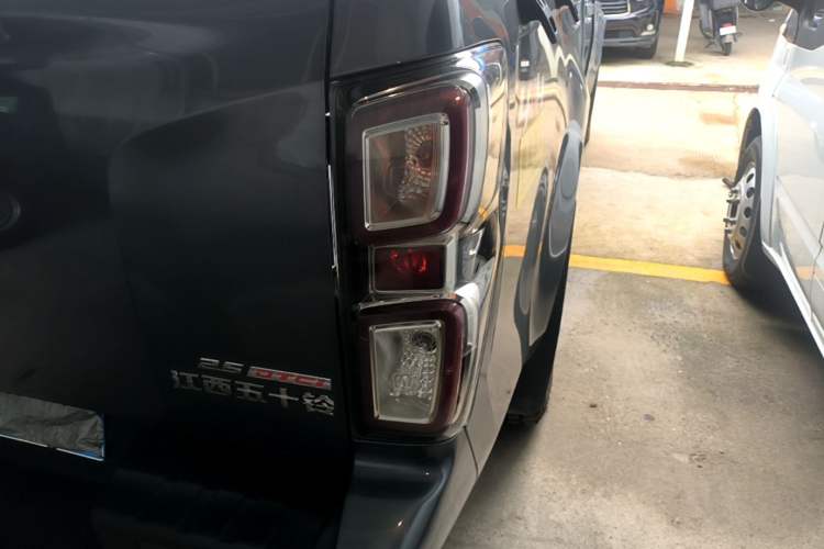 Used Isuzu D-MAX 2023 2.5T Automatic 4x4 Diesel Flagship Long Wheelbase Model Right Rear Taillight
