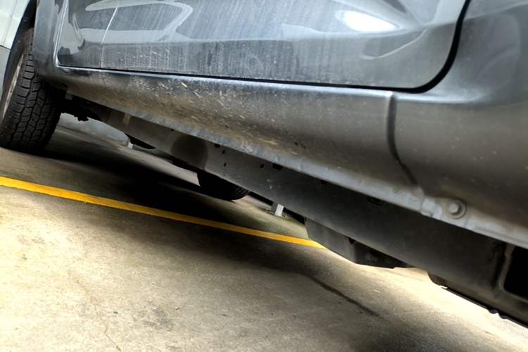 Used Isuzu D-MAX 2023 2.5T Automatic 4x4 Diesel Flagship Long Wheelbase Model Right Side Sill