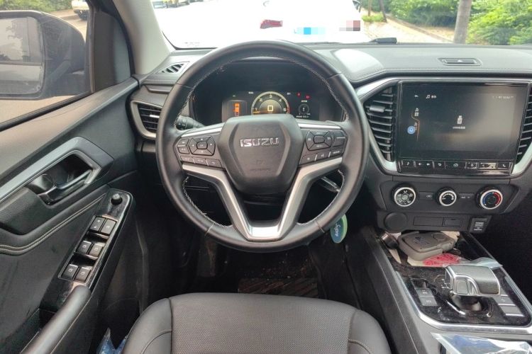 Used Isuzu D-MAX 2023 2.5T Automatic Two-Wheel Drive Diesel Navigation Edition Long Wheelbase Steering Wheel