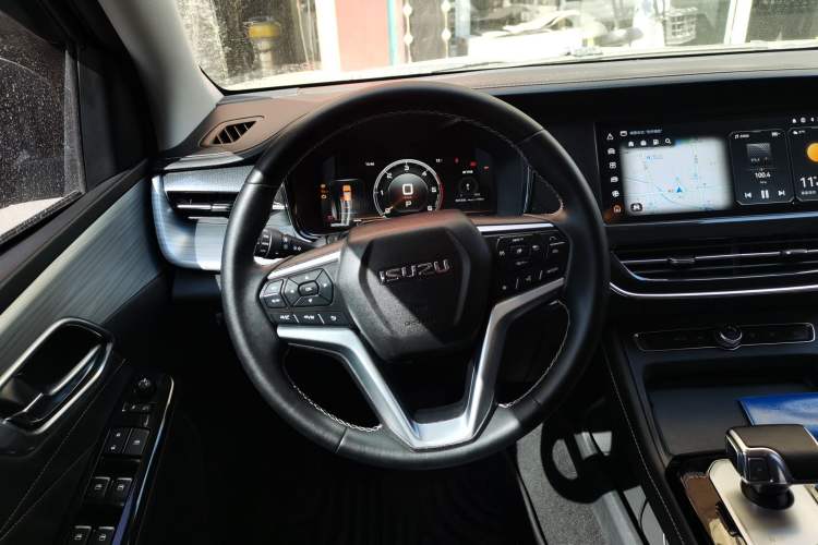 Used Isuzu D-MAX 2023 1.9T Automatic All-Wheel Drive V-CROSS Yue Ling Trim Steering Wheel
