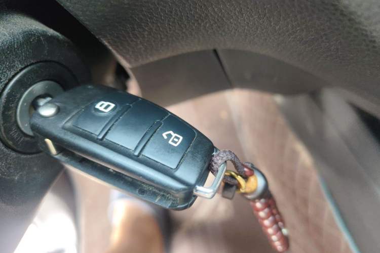 Used Isuzu D-MAX 2023 2.5T Automatic 4x4 Diesel Flagship Version Standard Wheelbase Vehicle Key