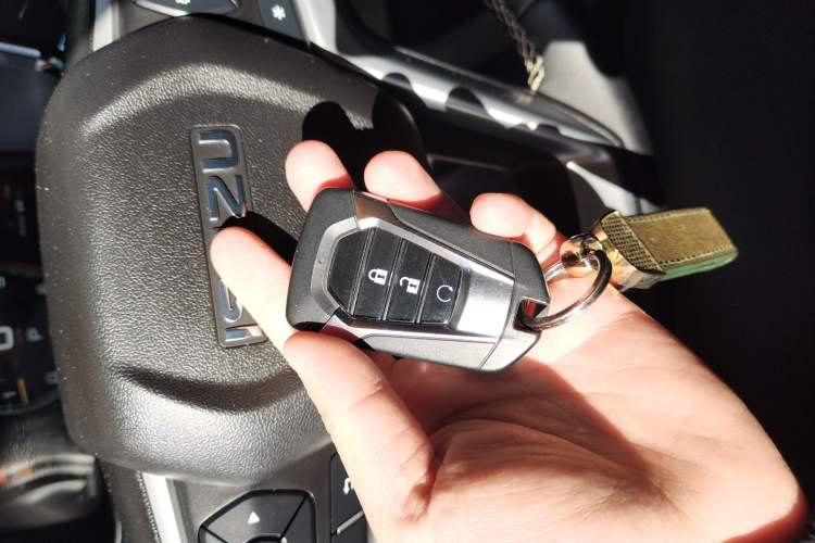 Used Isuzu D-MAX 2023 1.9T Automatic All-Wheel Drive V-CROSS Yue Ling Trim Vehicle Key