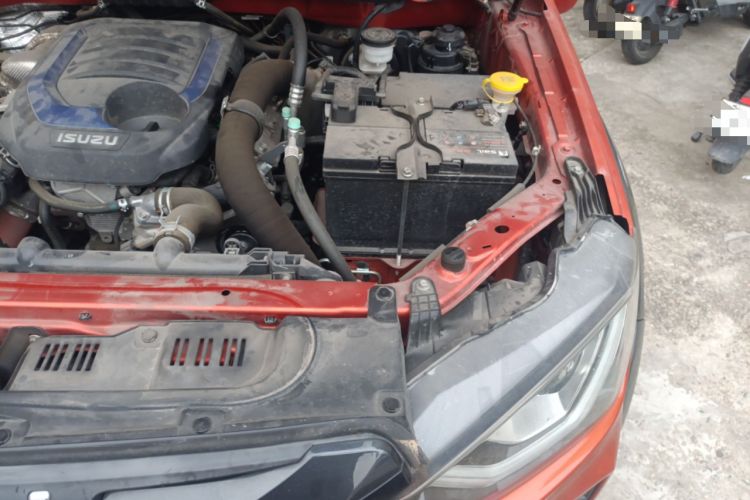 Used Isuzu D-MAX 2023 1.9T Automatic All-Wheel Drive V-CROSS Comfort Edition Engine Bay Left