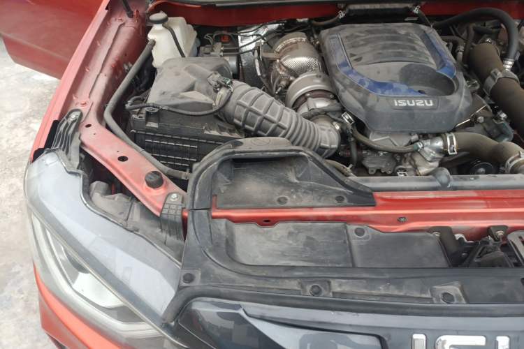 Used Isuzu D-MAX 2023 1.9T Automatic All-Wheel Drive V-CROSS Comfort Edition Engine Bay Right