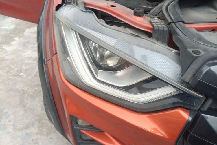 Used Isuzu D-MAX 2023 1.9T Automatic All-Wheel Drive V-CROSS Comfort Edition Right Front Headlight