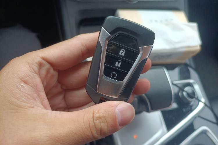 Used Isuzu D-MAX 2023 1.9T Automatic All-Wheel Drive V-CROSS Comfort Edition Vehicle Key