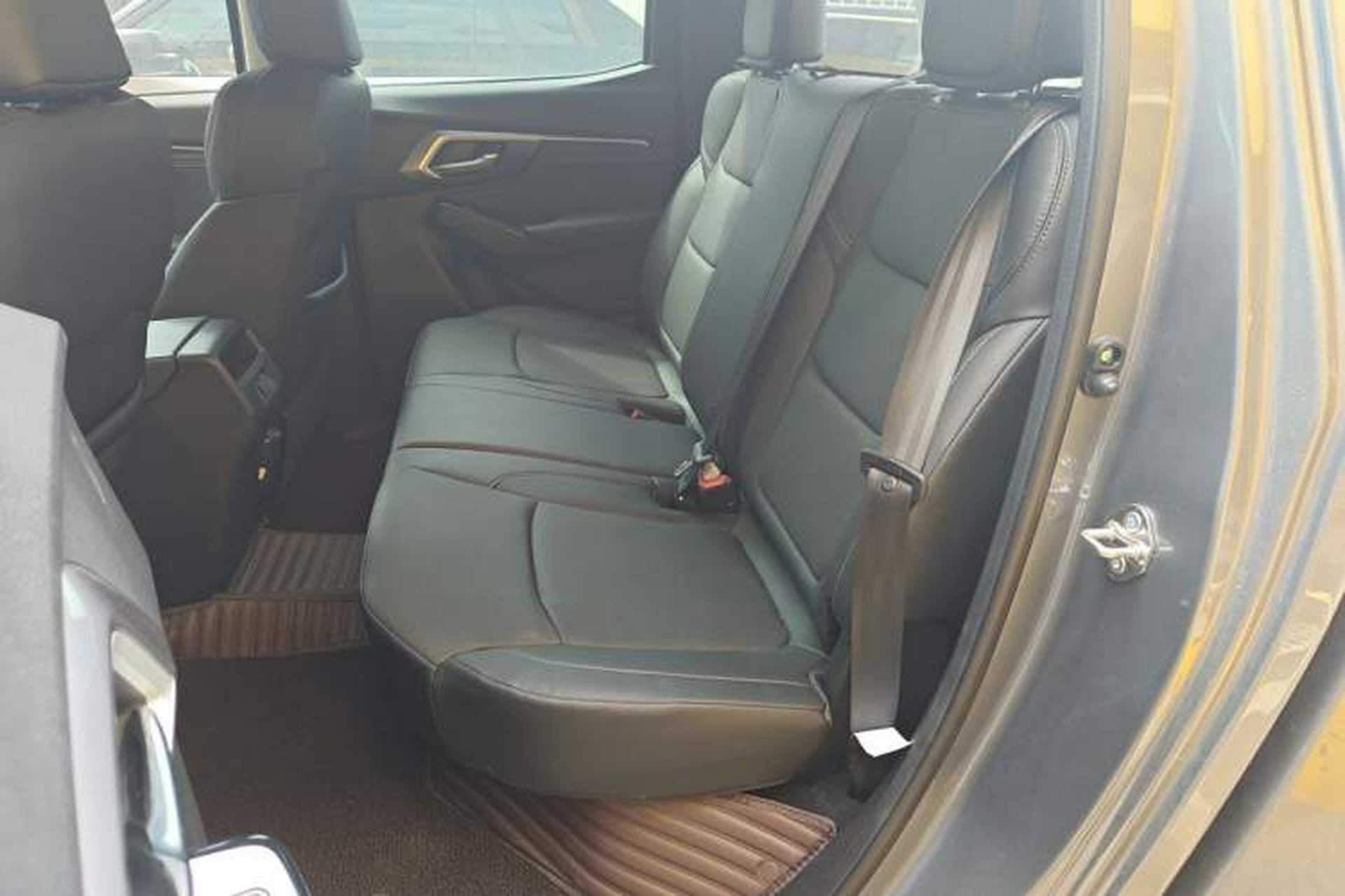 Used Isuzu D-MAX 2023 1.9T Manual Two-Wheel Drive ZhiLing Version Left Rear Seat