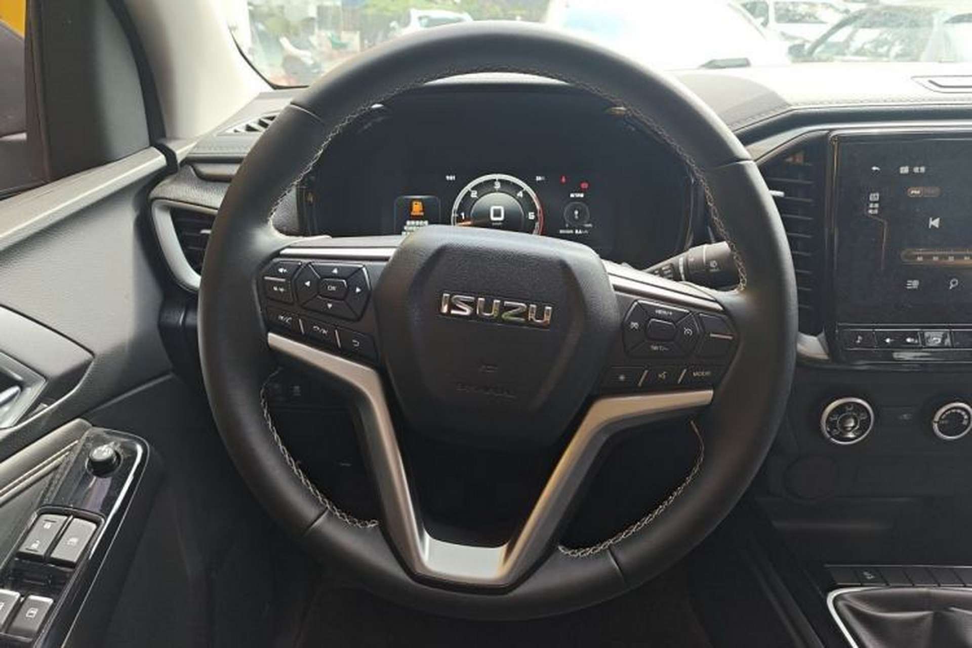 Used Isuzu D-MAX 2023 1.9T Manual Two-Wheel Drive ZhiLing Version Steering Wheel