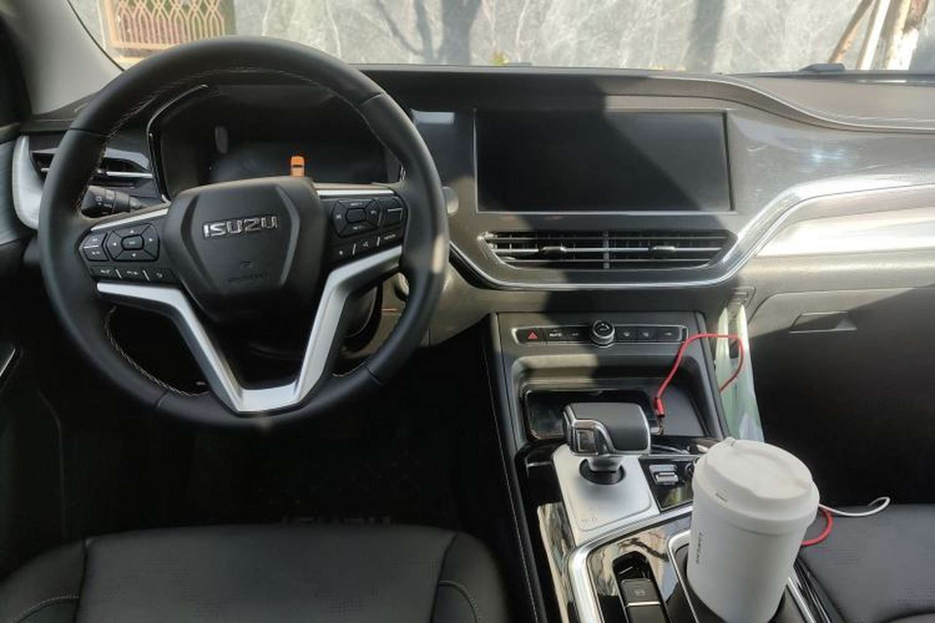 Used Isuzu D-MAX 2023 1.9T Automatic All-Wheel Drive V-CROSS Comfort Edition Center Console