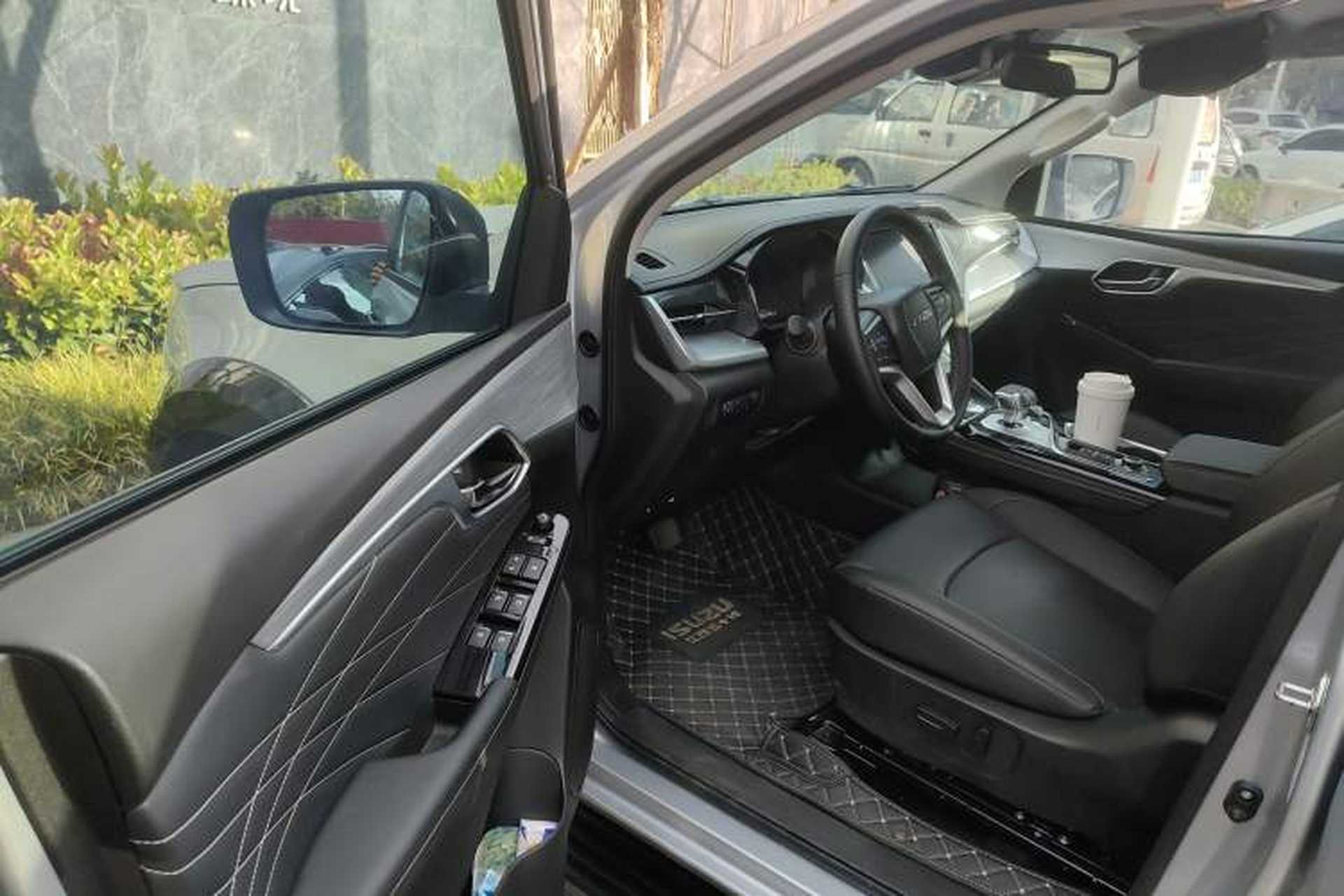 Used Isuzu D-MAX 2023 1.9T Automatic All-Wheel Drive V-CROSS Comfort Edition Driver Seat
