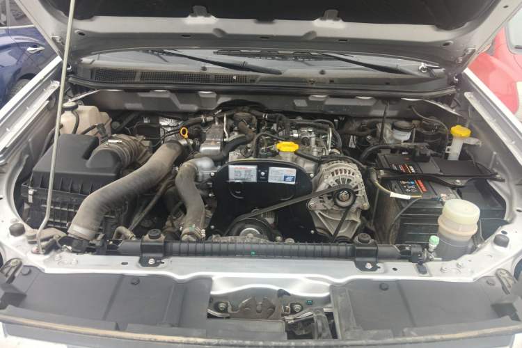 Used Isuzu D-MAX 2023 2.5T Manual 4x4 Diesel Flagship Long Wheelbase Engine Bay