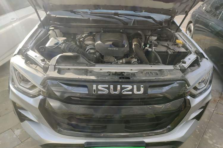 Used Isuzu D-MAX 2023 1.9T Automatic All-Wheel Drive V-CROSS Comfort Edition Engine Bay