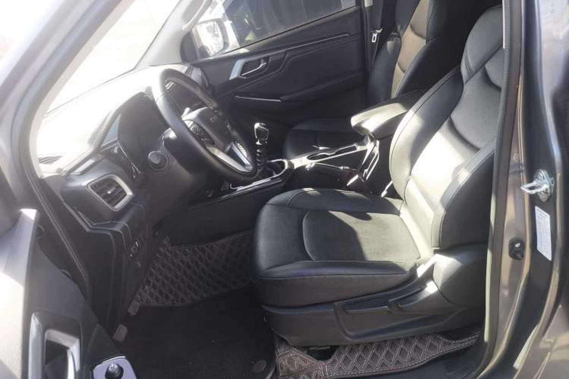 Used Isuzu D-MAX 2023 2.5T Manual Two-Wheel Drive Diesel Flagship Version with Long Wheelbase Left Front Seat