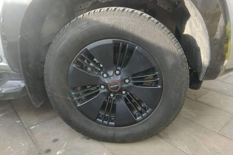 Used Isuzu D-MAX 2023 1.9T Automatic All-Wheel Drive V-CROSS Comfort Edition Right Front Wheel Hub