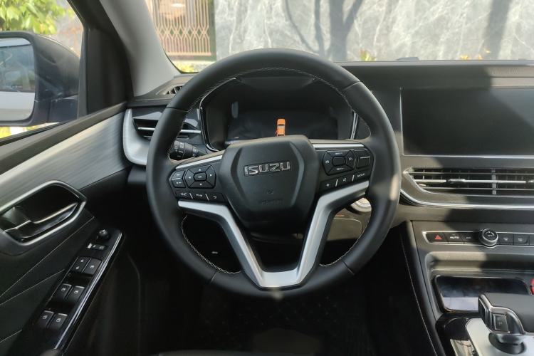 Used Isuzu D-MAX 2023 1.9T Automatic All-Wheel Drive V-CROSS Comfort Edition Steering Wheel