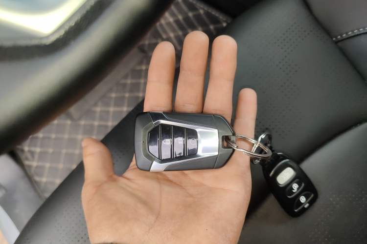 Used Isuzu D-MAX 2023 1.9T Automatic All-Wheel Drive V-CROSS Comfort Edition Vehicle Key