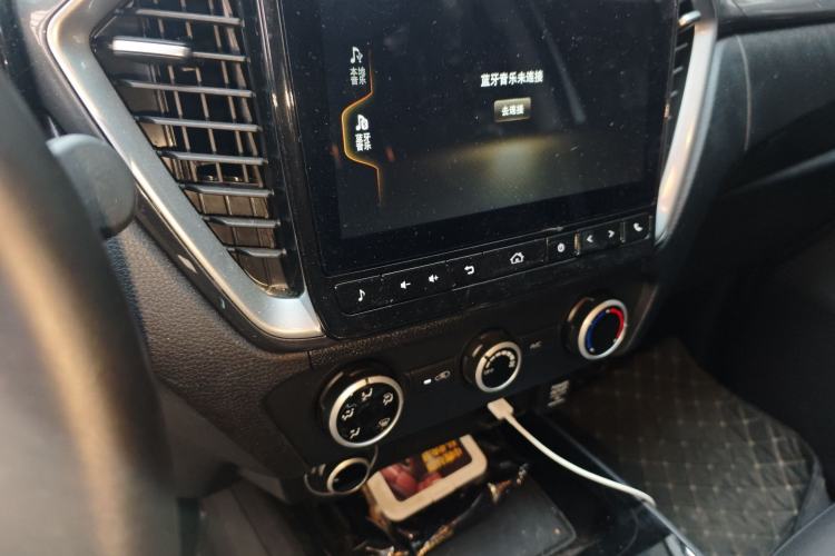 Used Isuzu D-MAX 2023 2.5T Automatic Two-Wheel Drive Diesel Standard Wheelbase Lingdong Edition Audio And AC Panel