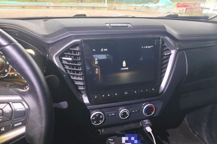 Used Isuzu D-MAX 2023 2.5T Automatic 4x4 Diesel Flagship Version Standard Wheelbase Audio And AC Panel