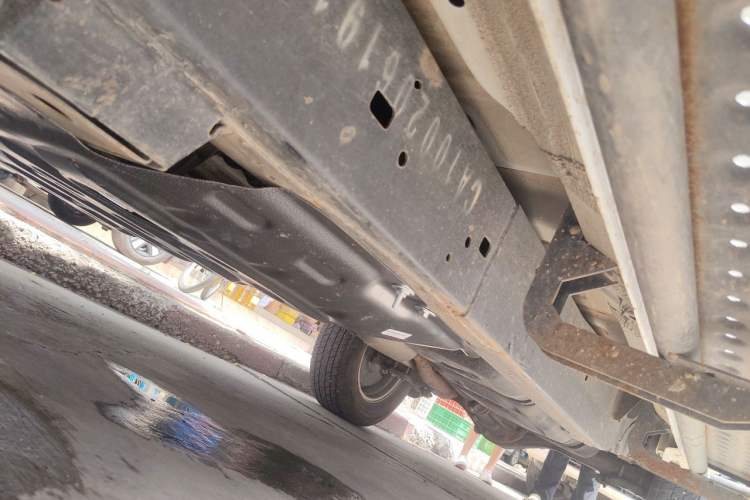 Used Isuzu D-MAX 2023 2.5T Automatic 4x4 Diesel Flagship Long Wheelbase Model Chassis Front Left