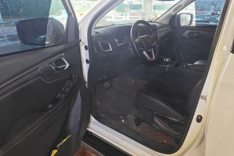 Used Isuzu D-MAX 2023 2.5T Automatic 4x4 Diesel Flagship Version Standard Wheelbase Driver Seat