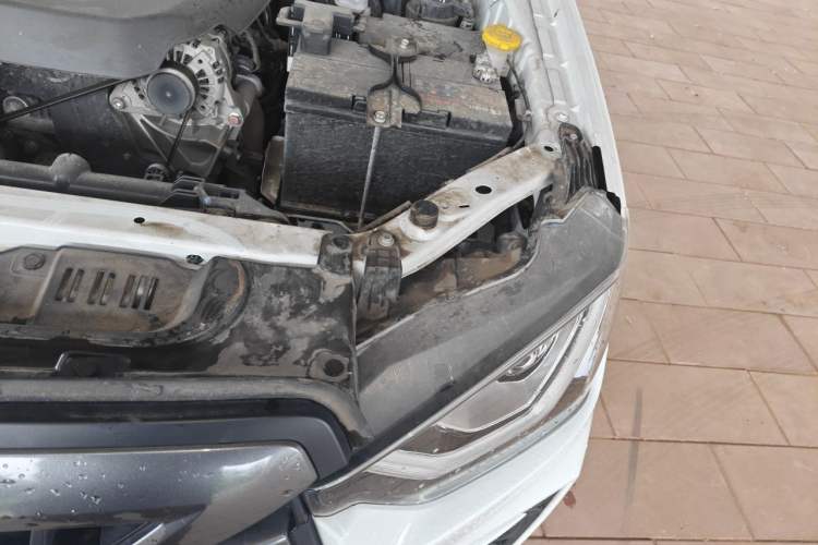 Used Isuzu D-MAX 2023 2.5T Automatic 4x4 Diesel Flagship Version Standard Wheelbase Engine Bay Left