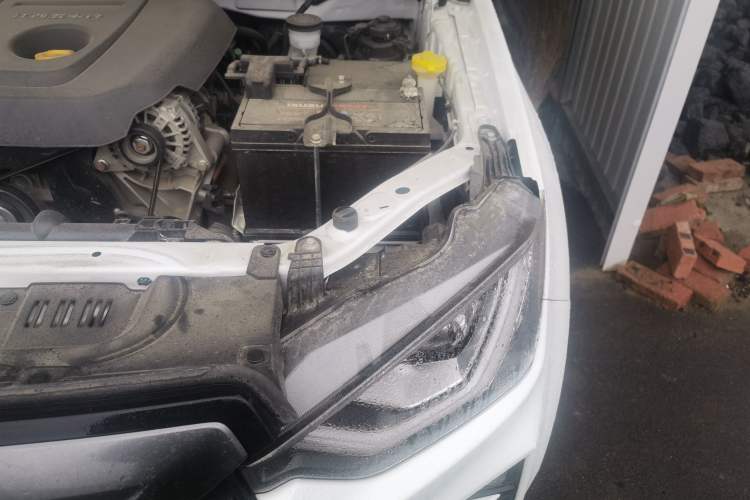 Used Isuzu D-MAX 2023 2.5T Manual 4x4 Diesel Flagship Long Wheelbase Engine Bay Left