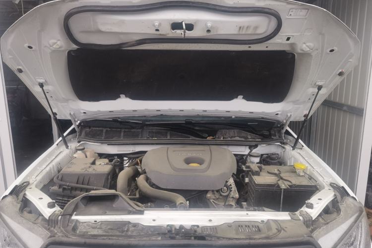 Used Isuzu D-MAX 2023 2.5T Manual 4x4 Diesel Flagship Long Wheelbase Engine Bay