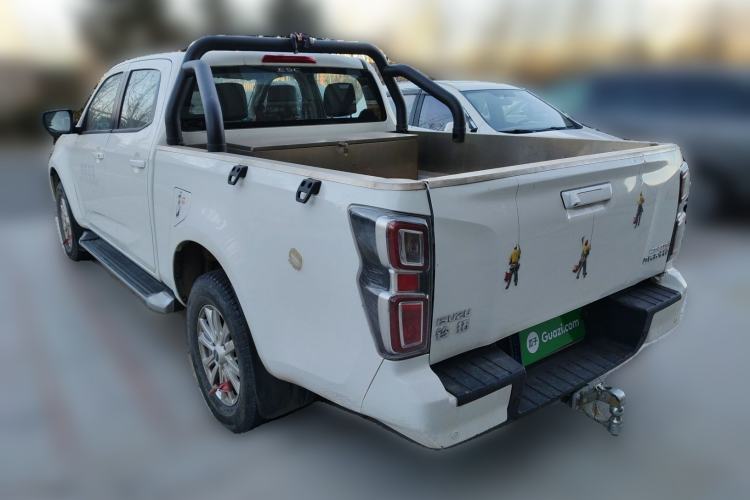 Used Isuzu D-MAX 2023 2.5T Automatic 4x4 Diesel Flagship Long Wheelbase Model Exterior 3
